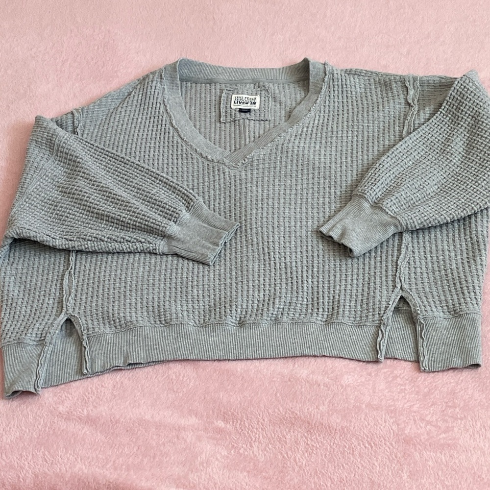 🩶🤍American Eagle Outfitters Sweater Size M ( really oversized) - Picture 3 of 7